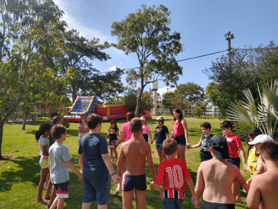 festa para crianças com brincadeiras jogos recreação