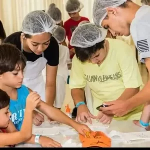 Oficina infantil de bonés personalizados